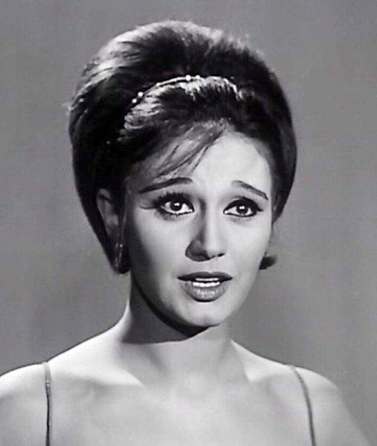 الفنانة مديحة كامل