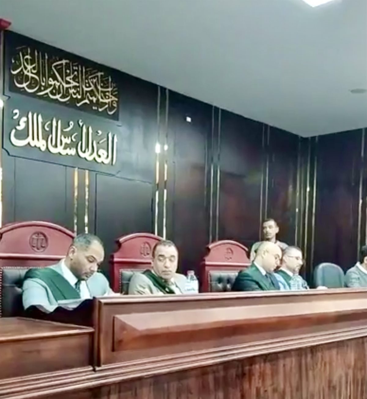 هيئة المحكمة تستمع لمرافعة النيابة