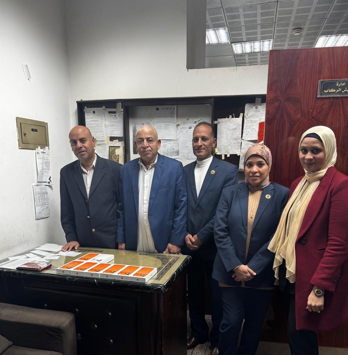 ضبط هواتف آيفون مهربة بمطار الأقصر الدولي