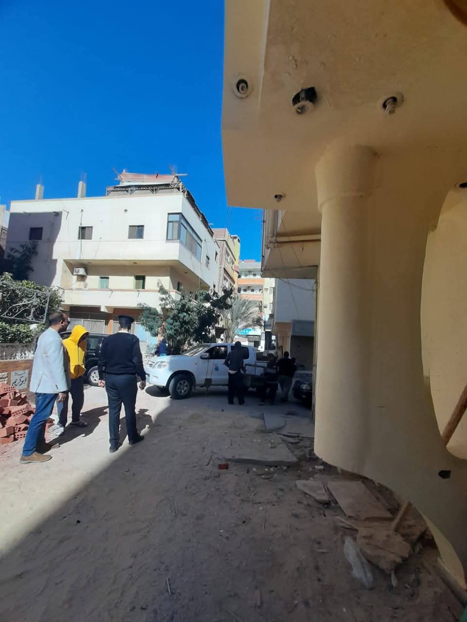  حملة لإيقاف أعمال بناء مخالف ومصادرة المعدات بالغردقة