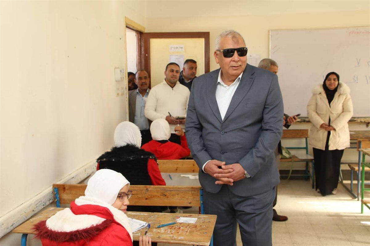 جانب من جولة محافظ الوادي الجديد