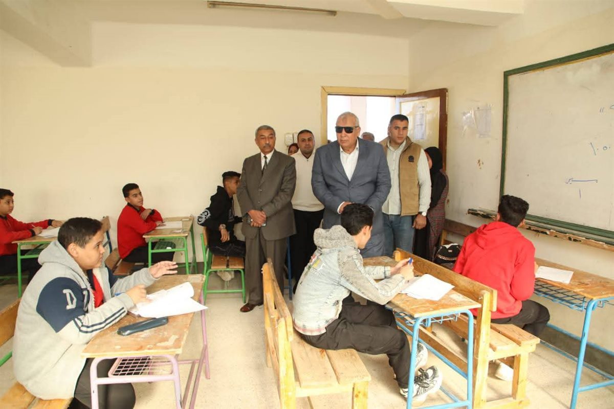 جانب من جولة محافظ الوادي الجديد