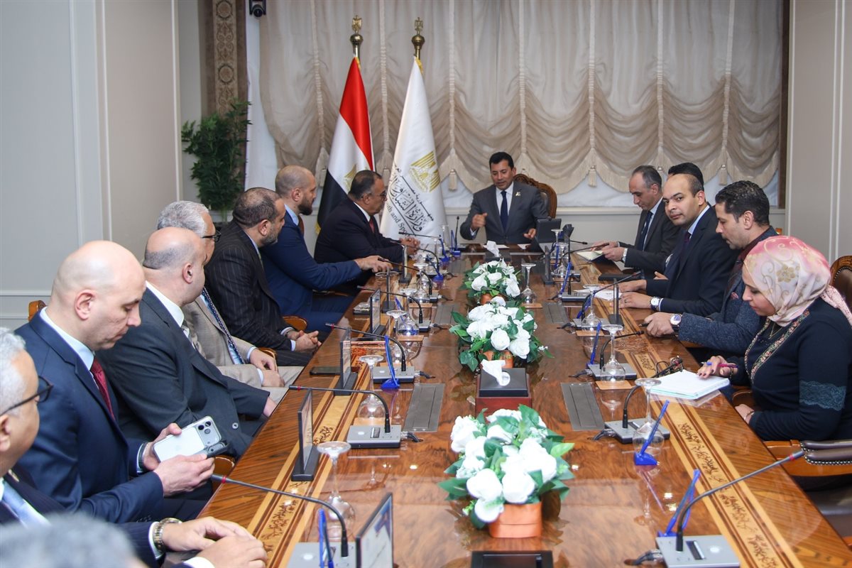 اجتماع وزير الرياضة مع مجلس اتحاد السلة (1)