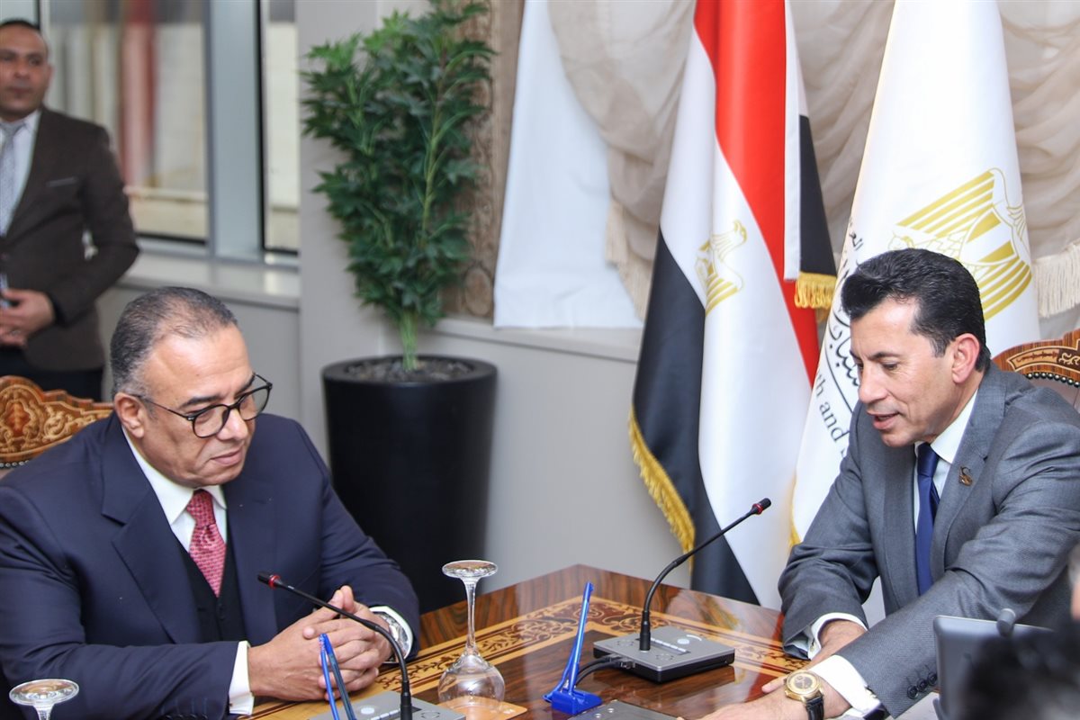 اجتماع وزير الرياضة مع مجلس اتحاد السلة (3)