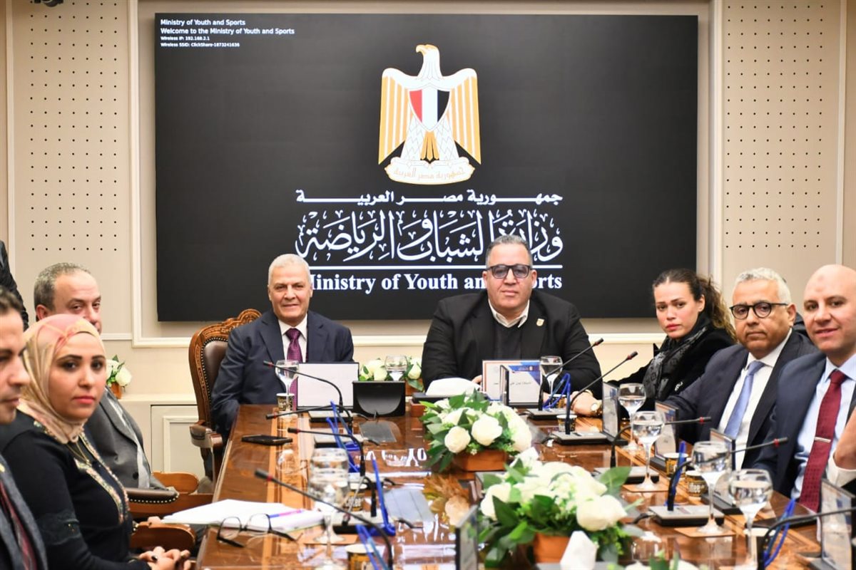 اجتماع وزير الرياضة مع مجلس اتحاد السلة (9)
