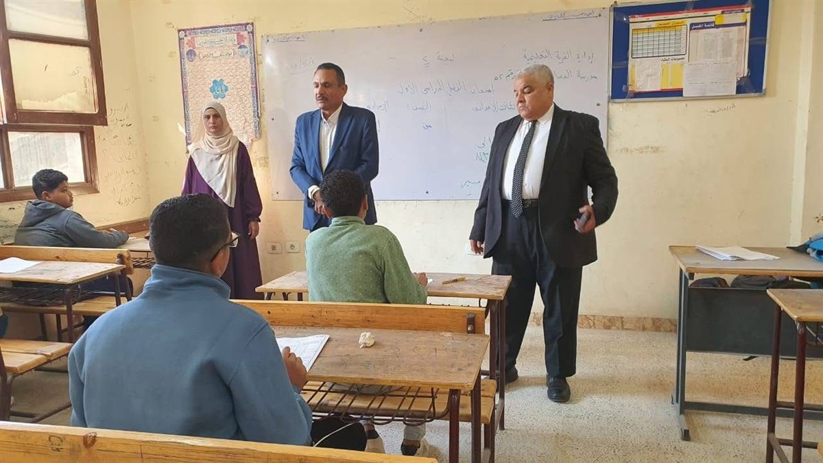 وكيل وزارة التعليم بالأقصر يتفقد اللجان