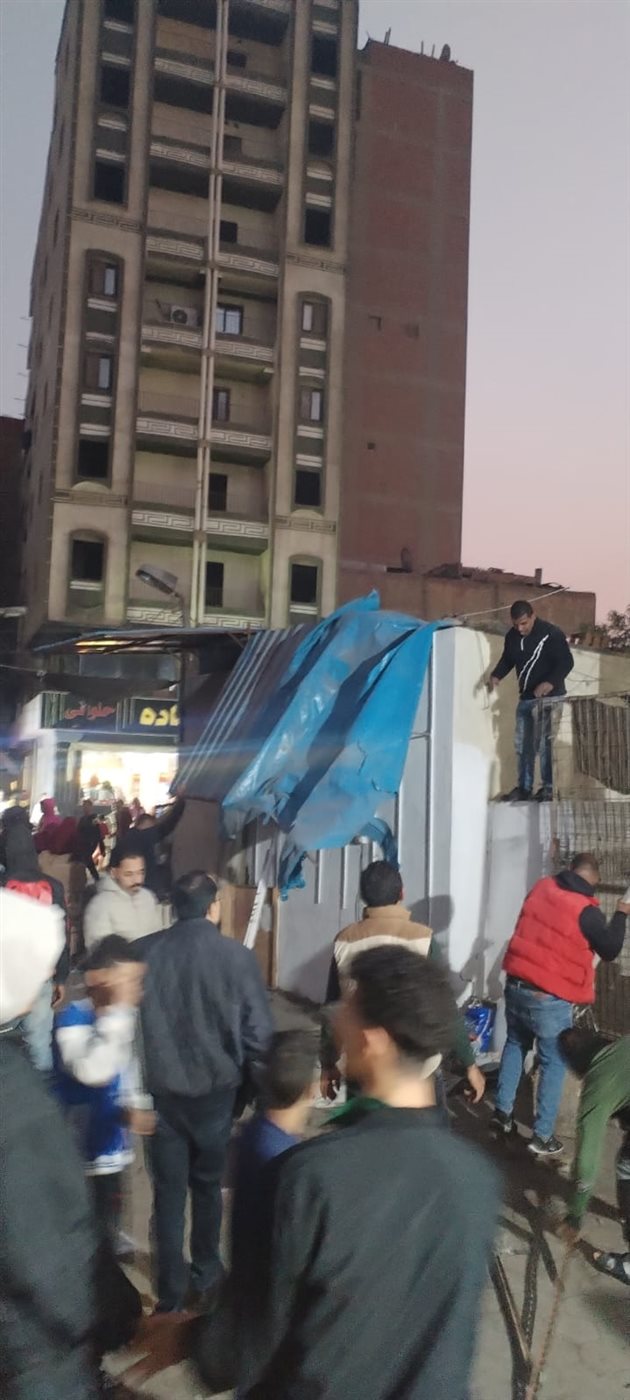 محافظة الجيزة تزيل 21 كشكًا مخالفًا بميدان المنيب بحي جنوب الجيزة