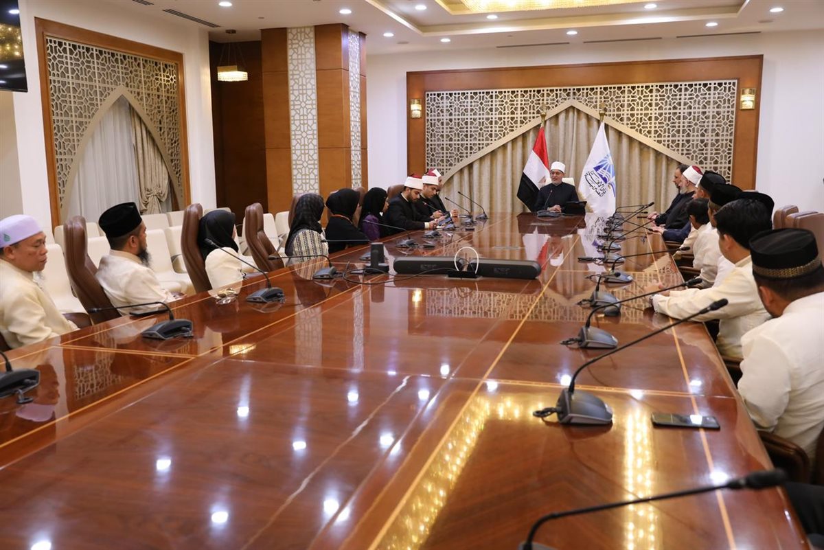 مفتي الجمهورية يستقبل وفدًا من أئمة وقضاة الفلبين