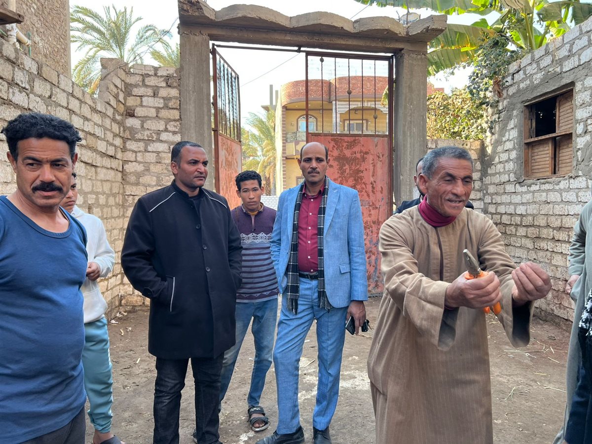 شركة مياه نجع حمادي تبحث حل مشكلة غرق منازل نجع عايد