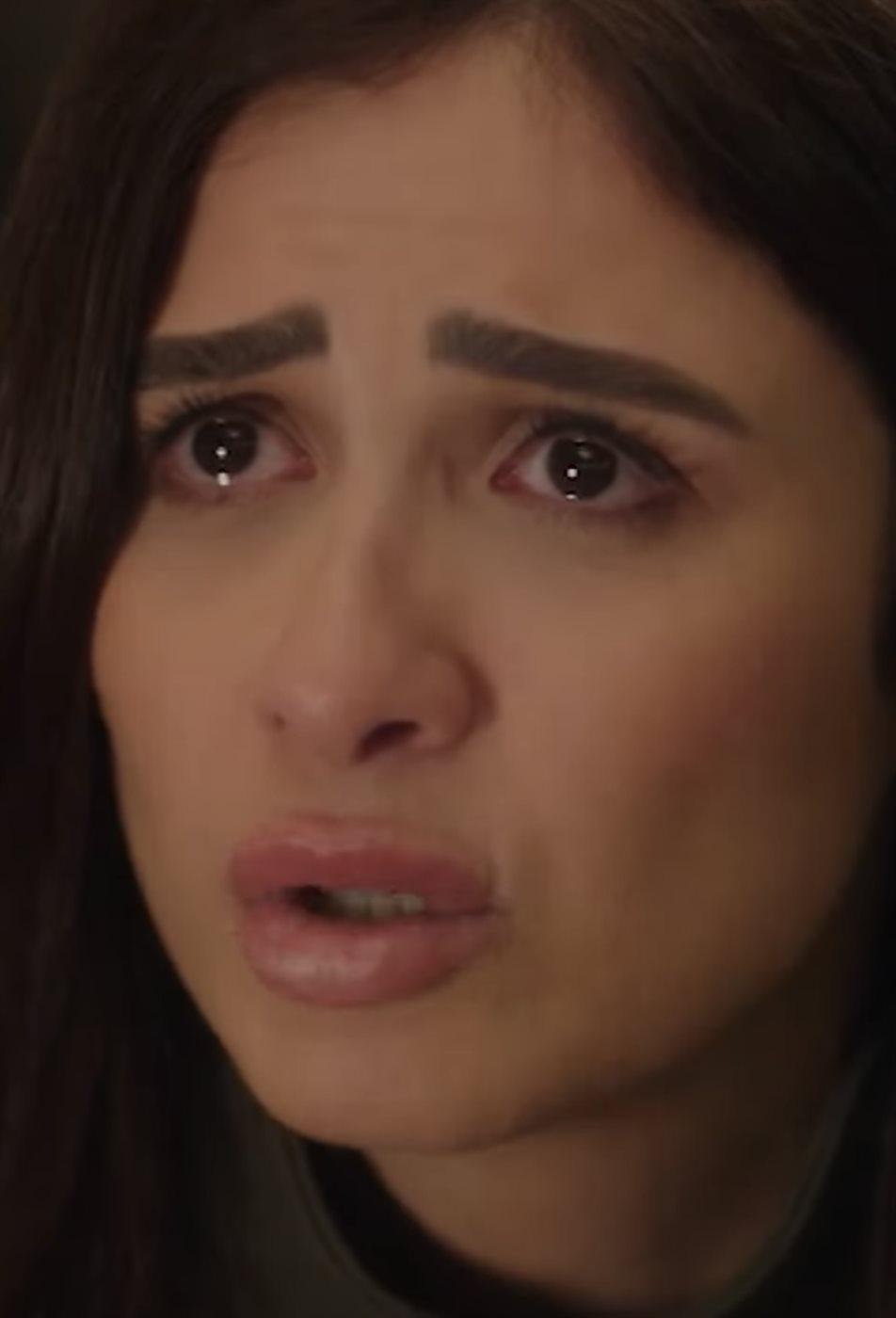 ياسمين عبدالعزيز تُعاني من بعض الأزمات في البرومو الدعائي الثاني لمسلسلها الرمضاني وننسى اللي كان