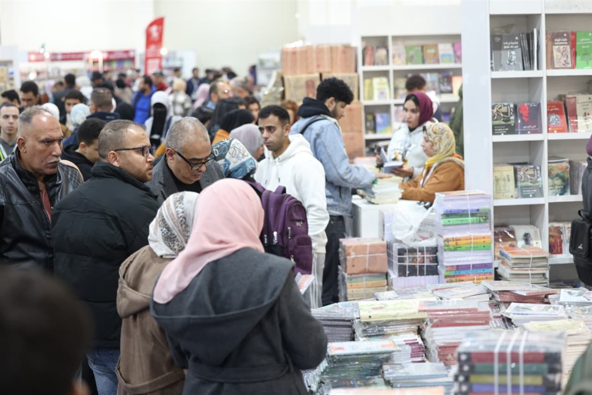 زوار المعرض في اليوم الأول