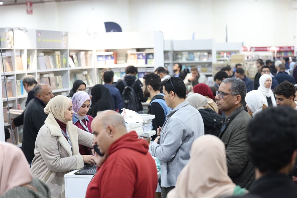زوار المعرض في اليوم الأول