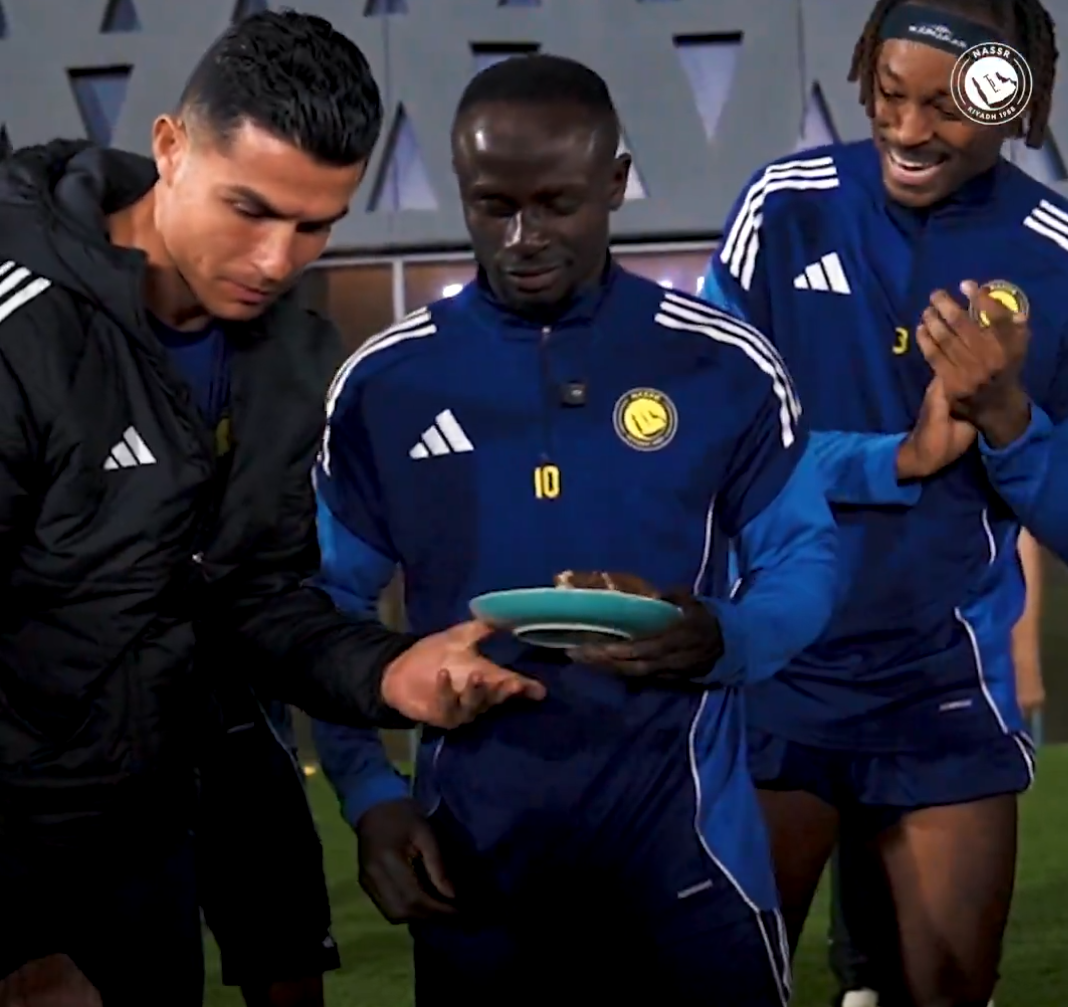 كريستيانو رونالدو وفريق النصر يحتفلون بعودة ساديو ماني قائد منتخب السنغال بطل أمم إفريقيا