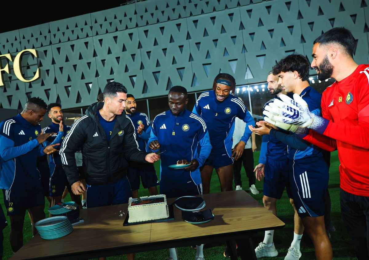 كريستيانو رونالدو وفريق النصر يحتفلون بعودة ساديو ماني قائد منتخب السنغال بطل أمم إفريقيا