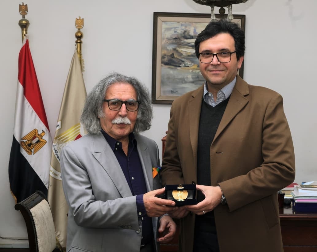 وزير الثقافة يلتقي الفنان التشكيلي العراقي رضا العزاوي&nbsp;