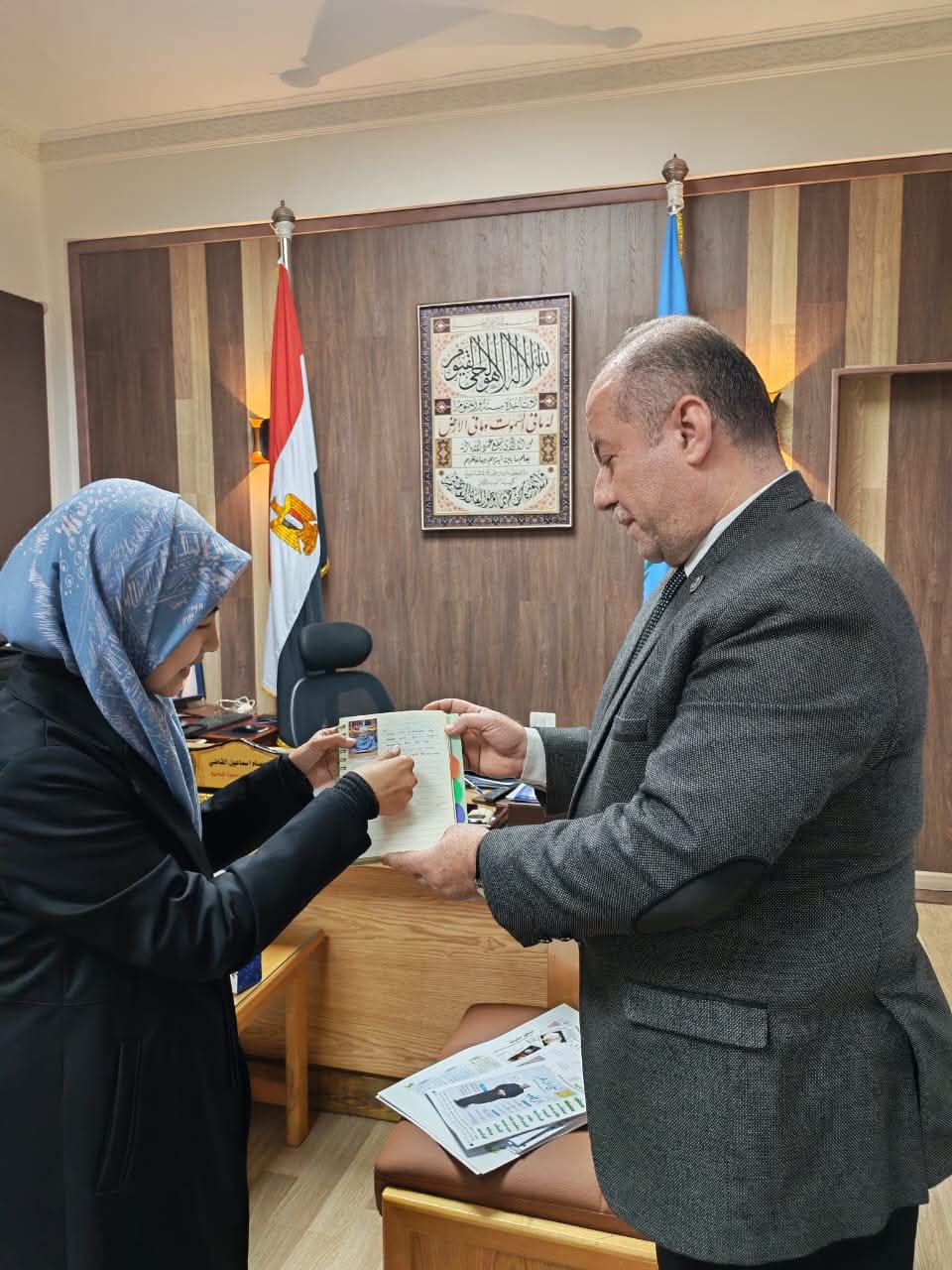 رئيس قطاع مدن البعوث الإسلامية يستقبل الطالبة الإندونيسية ييلي بوترياني