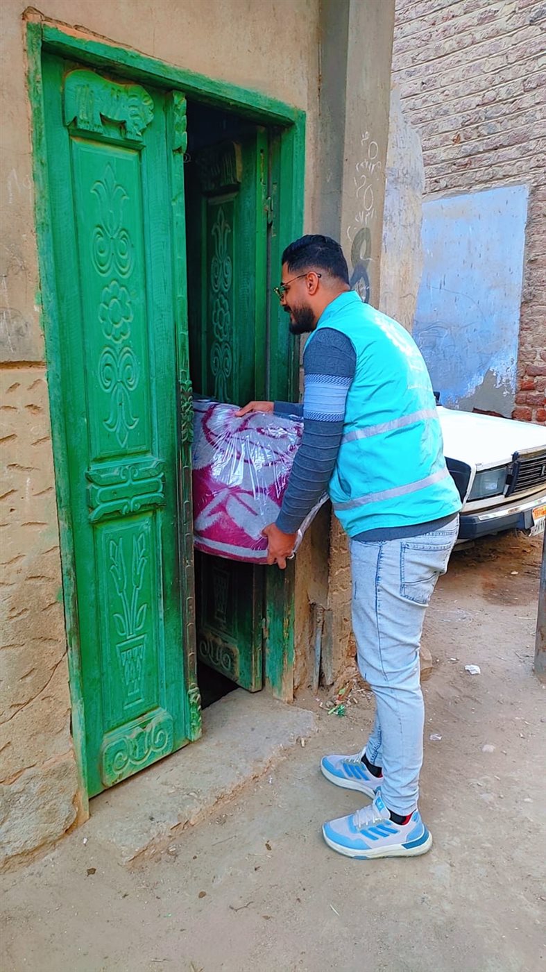 صناع الخير توزع بطاطين على الفئات الأكثر احتياجًا بمحافظة أسيوط