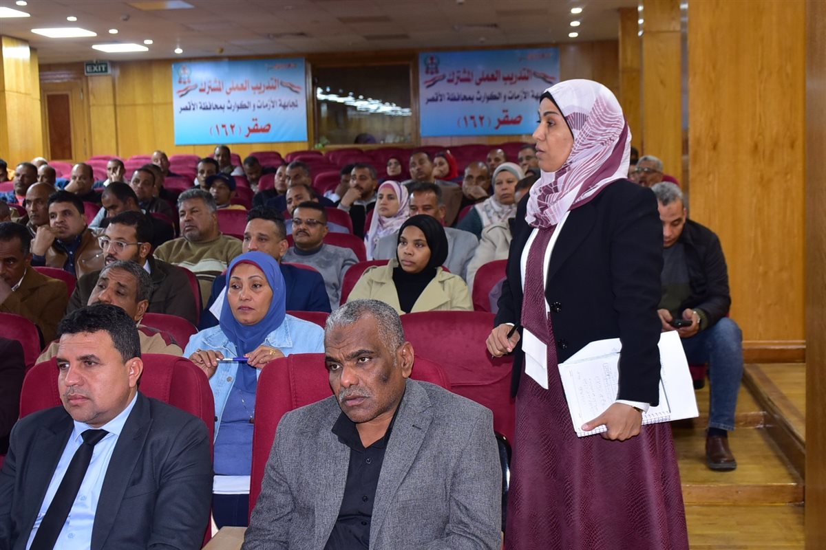 اجتماع محافظ الأقصر