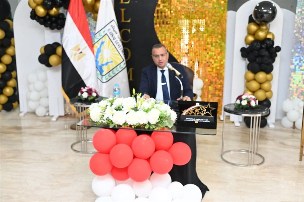 المحافظ يكرم الفائزين بجائزة التميز الحكومي