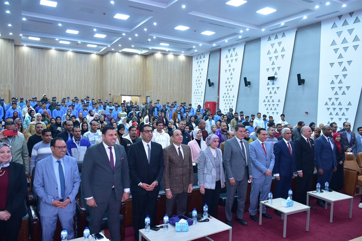 جولة مستشار الرئيس ومحافظ الأقصر في الجامعة التكنولوجية&nbsp;