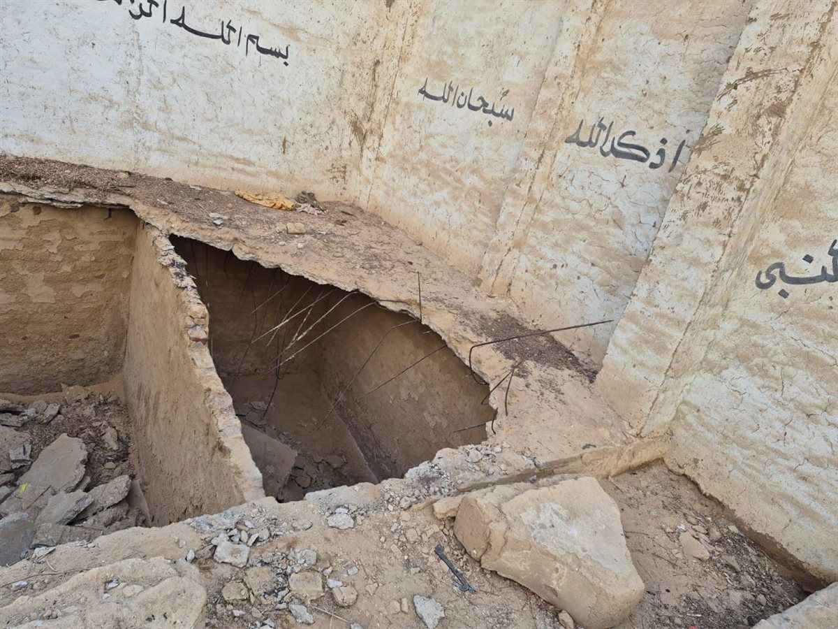 تكسير أسقف قبور وسرقة الحديد المسلح بمدافن سيدي عبد الرحيم في قنا