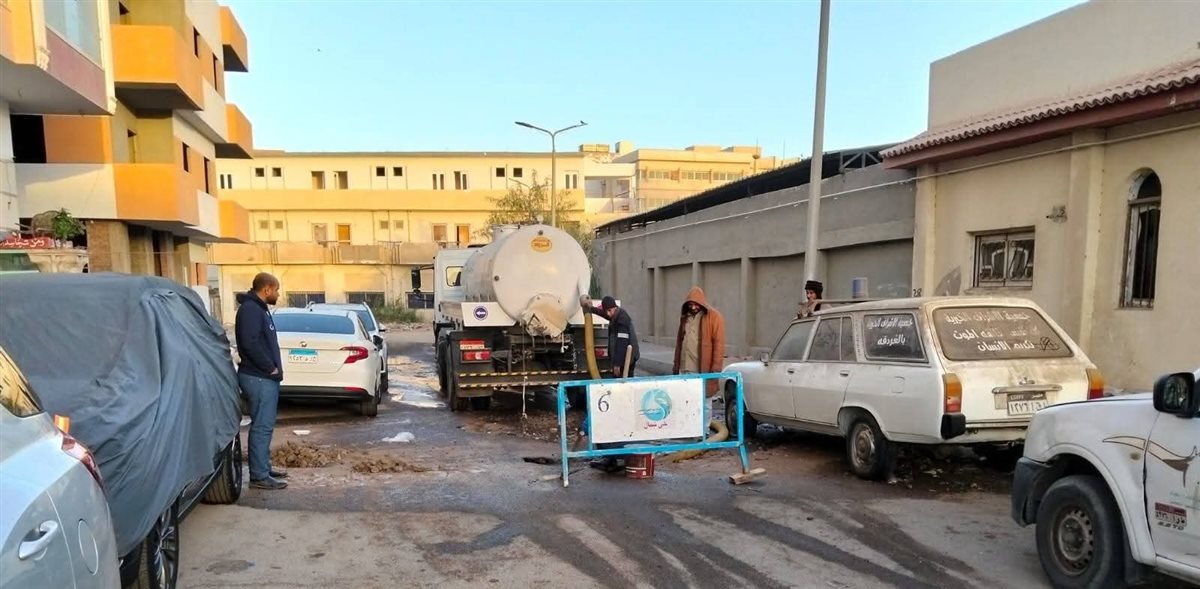عطل خط مياه بشارع المصالح بالغردقة 