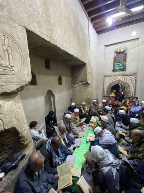 صلوات وادعية داخل مسجد ابو الحجاج في مولدة&nbsp;