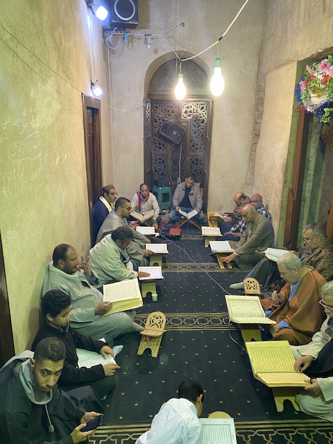 صلوات وادعية داخل مسجد ابو الحجاج في مولدة&nbsp;