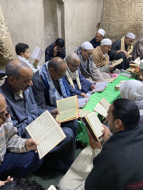 صلوات وادعية داخل مسجد ابو الحجاج في مولدة&nbsp;