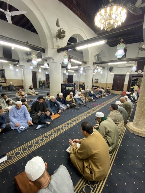 صلوات وادعية داخل مسجد ابو الحجاج في مولدة&nbsp;