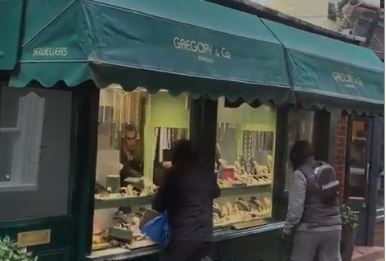 سرقة في أحد أكبر محال المجوهرات في ريتشموند