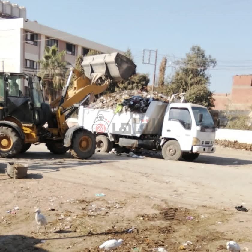 حملات نظافة مكثفة ورفع الأتربة بطرق مدينة سنورس بالفيوم  وعدد من القرى
