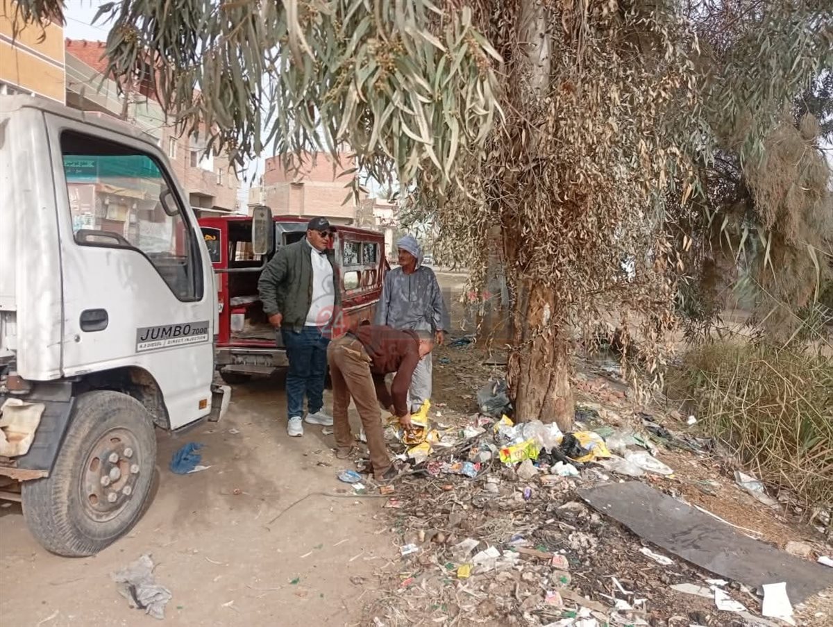 حملات نظافة مكثفة ورفع الأتربة بطرق مدينة سنورس بالفيوم  وعدد من القرى