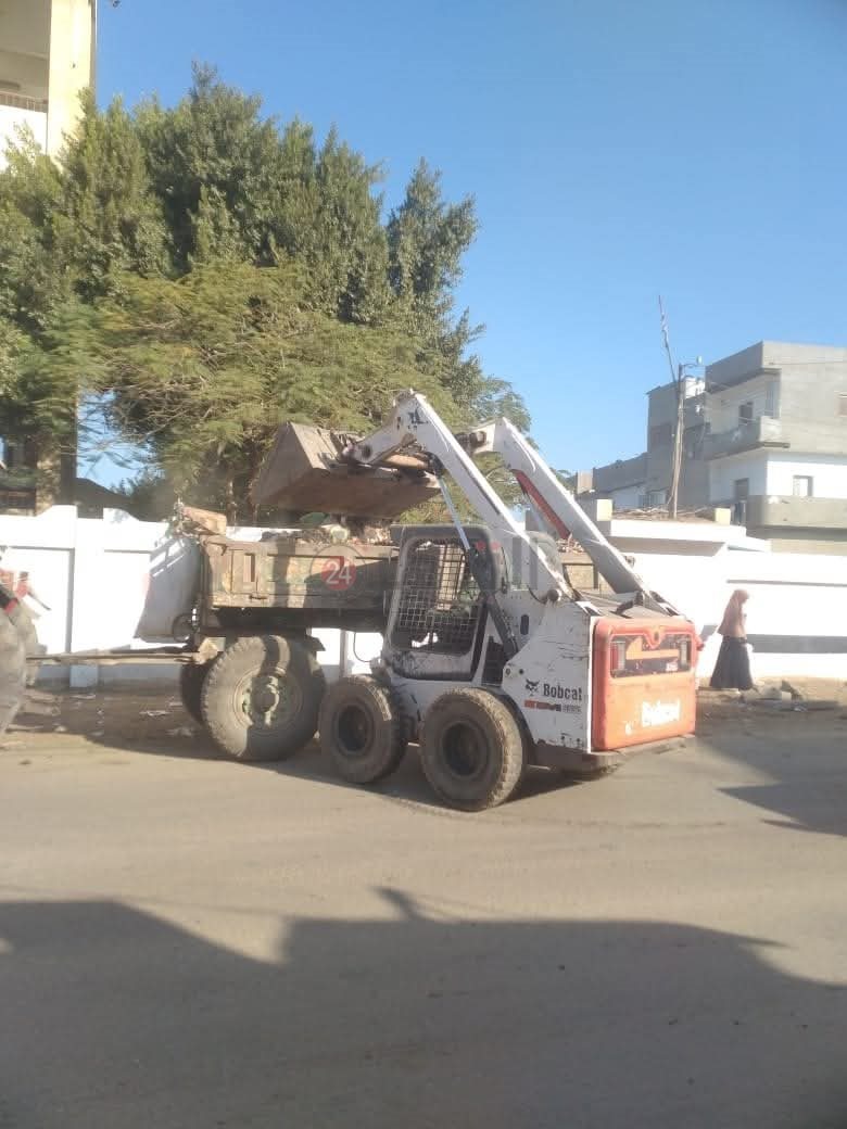 حملات نظافة مكثفة ورفع الأتربة بطرق مدينة سنورس بالفيوم  وعدد من القرى