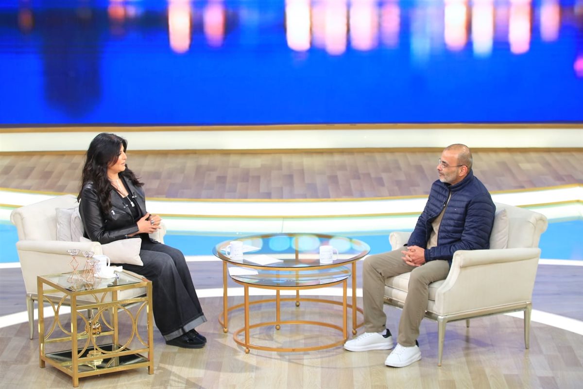 أيمن بهجت قمر وأبناؤه في ضيافة منى الشاذلي&nbsp;
