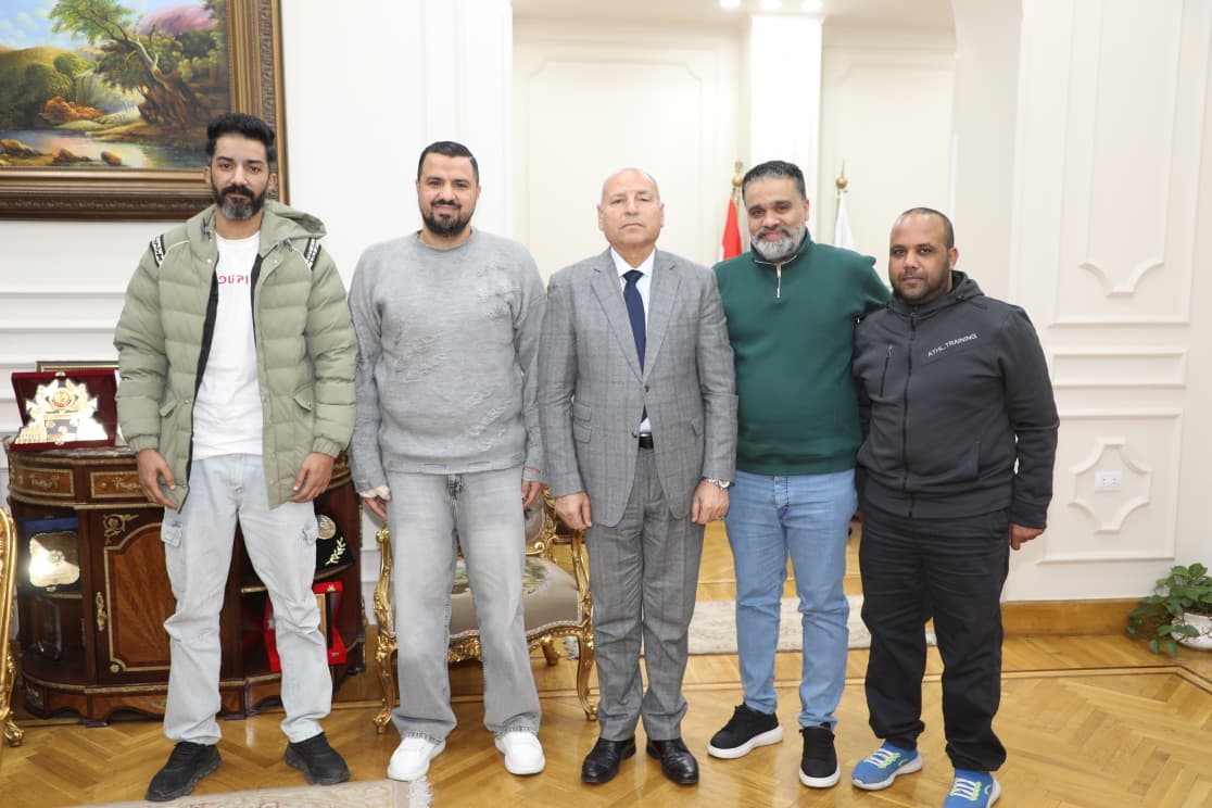 محافظ القاهرة يلتقي ممثلى شباب المطرية لمتابعة التجهيزات اللازمة لتنظيم أكبر مائدة إفطار جماعى