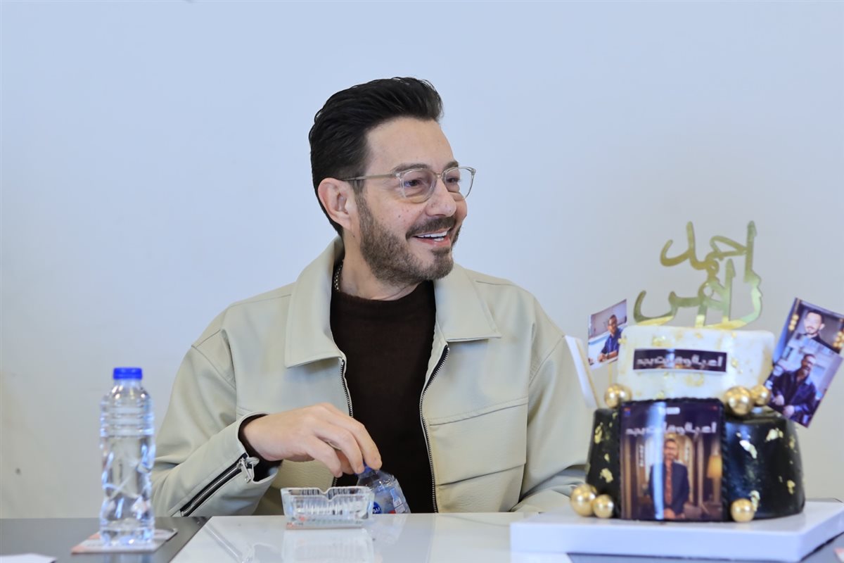 القاهرة 24 يُكرم الفنان أحمد زاهر عن مسلسل لعبة وقلبت بجد