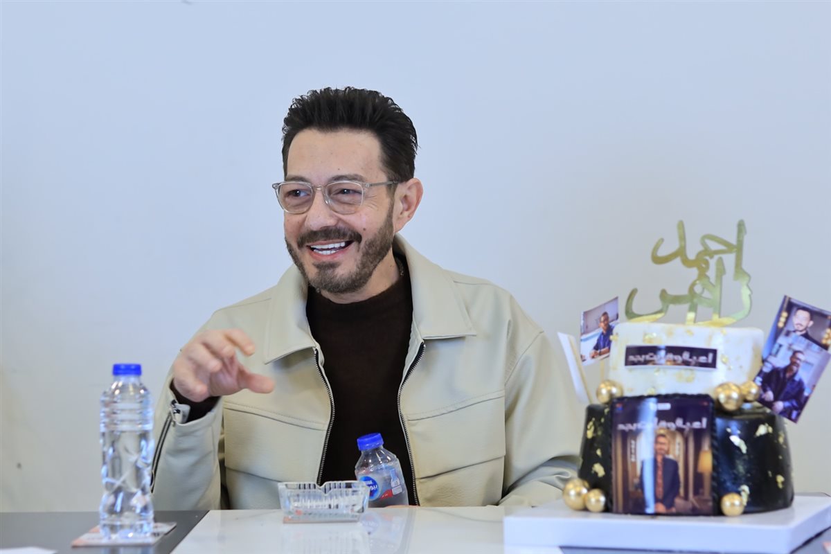القاهرة 24 يُكرم الفنان أحمد زاهر عن مسلسل لعبة وقلبت بجد