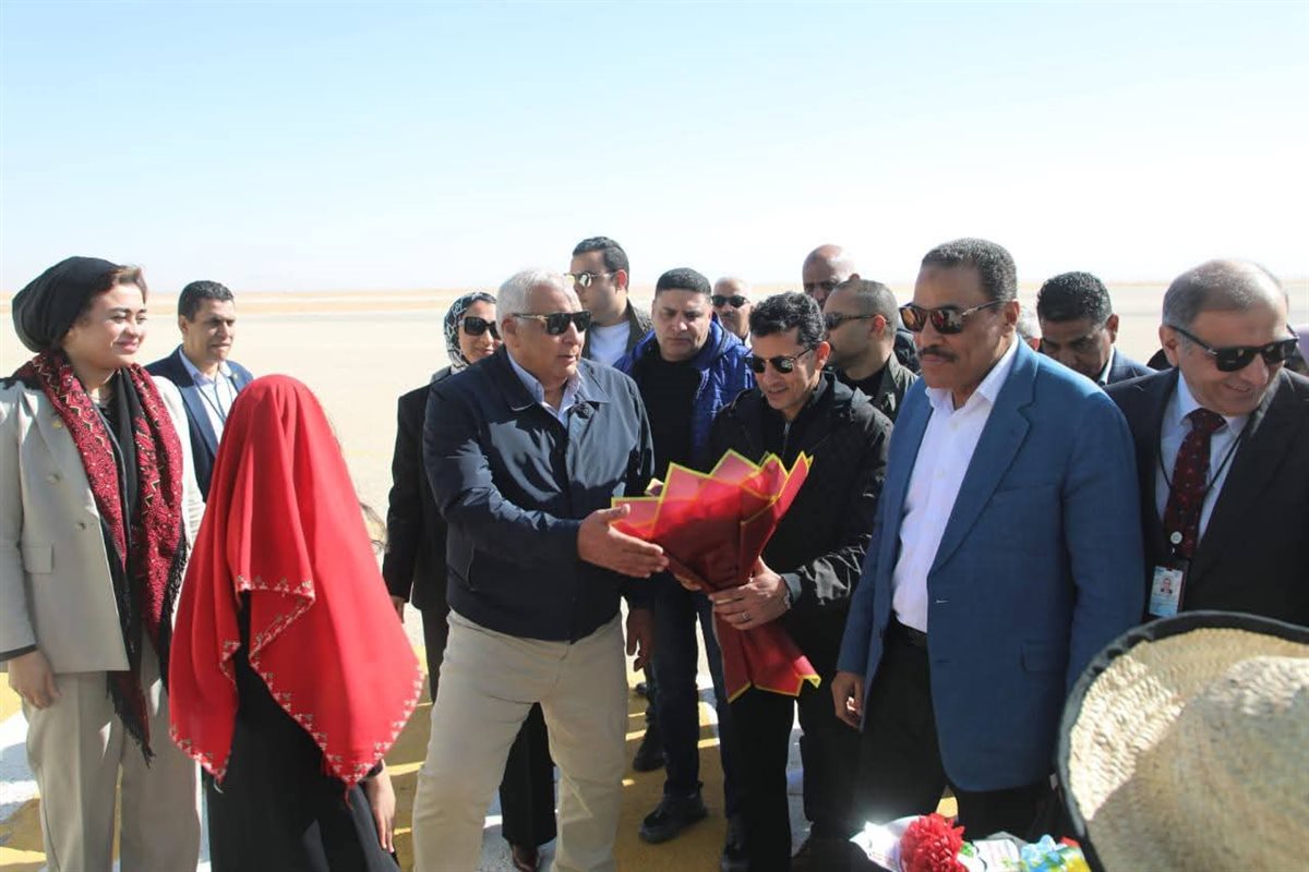 وصول وزير الشباب ومحافظ مطروح للوادى الجديد
