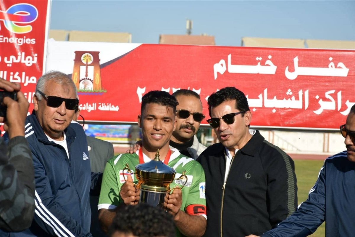 وزير الشباب يشهد نهائي دوري المراكز