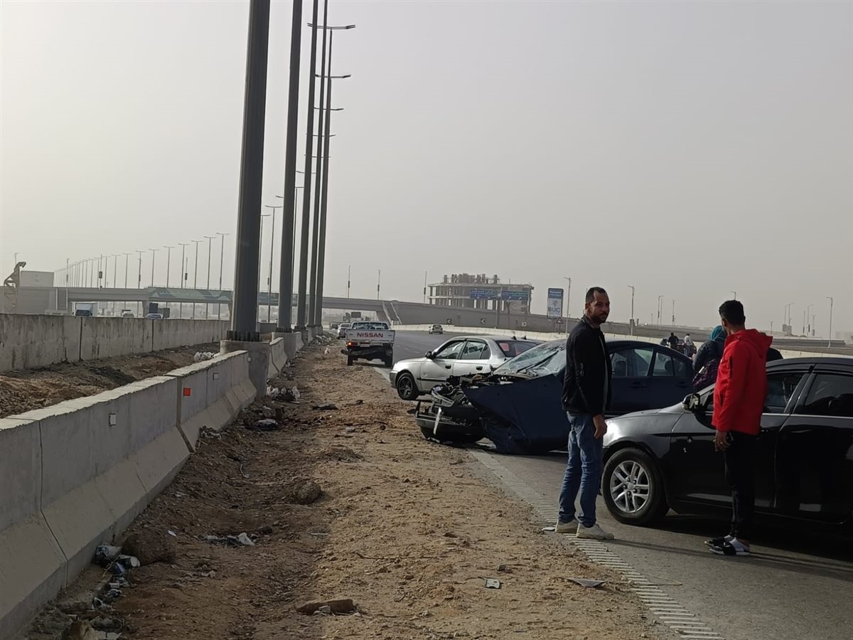 انقلاب سيارة على طريق السويس أمام مدخل بدر ونجاة سائقها