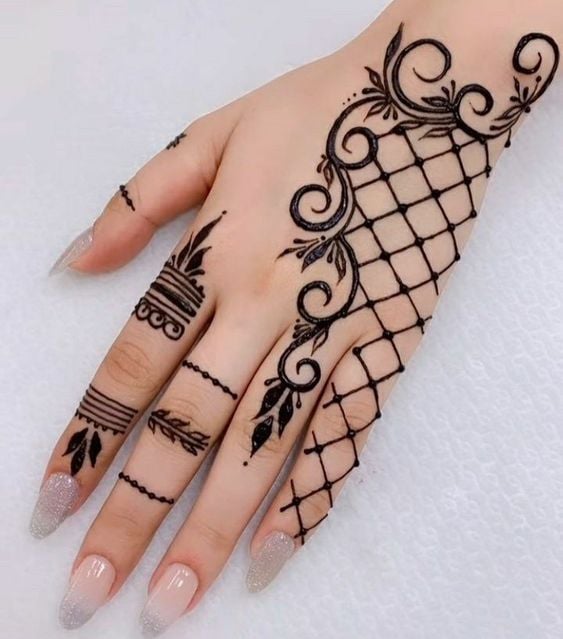 رسومات حنة على الجسم للعروسة