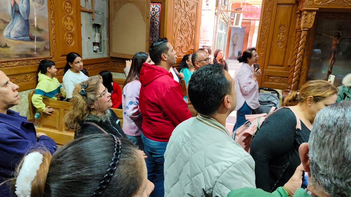 نزول الزيت من أيقونة السيدة العذراء مريم