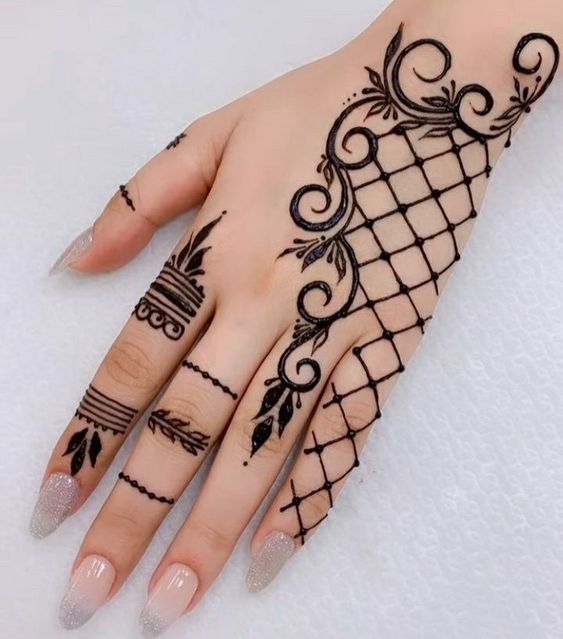 رسومات حنة على الجسم للعروسة
