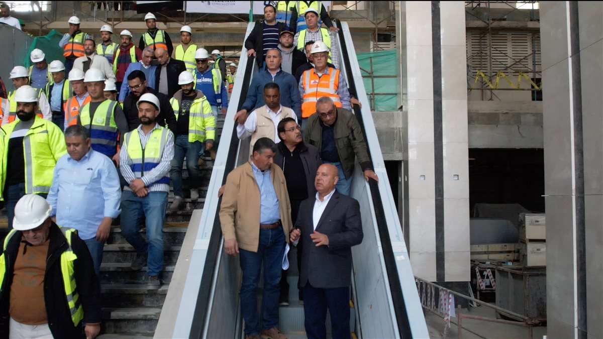 كامل الوزير يتفقد مواقع العمل بالخط الأول من شبكة القطار الكهربائي&nbsp;