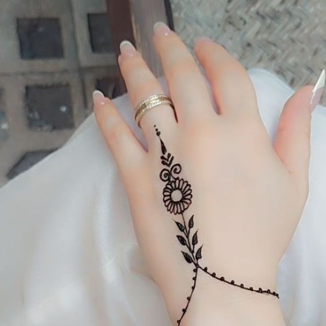 رسومات حنة على الجسم للعروسة