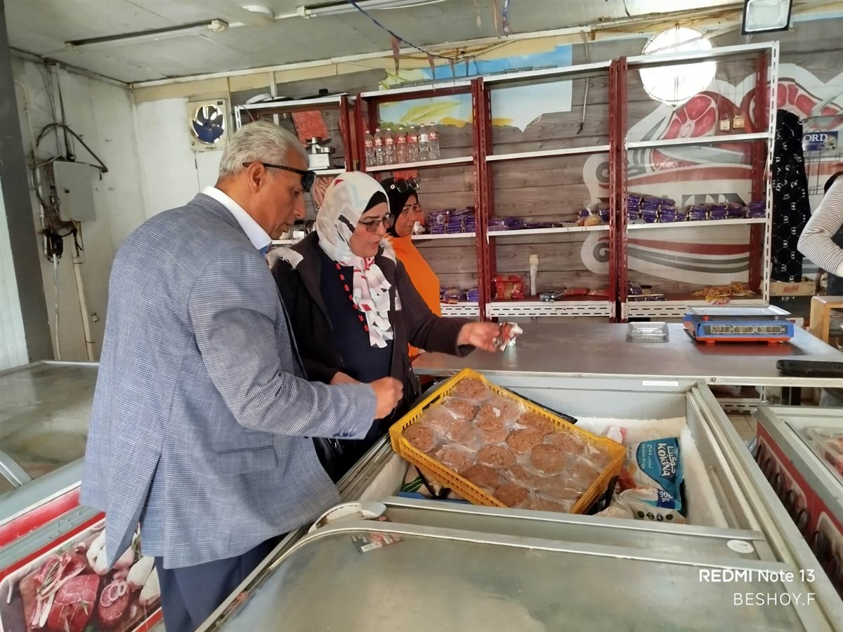ضبط كميات من الأغذية غير الصالحة خلال حملة مكبرة لحي الزهور ببورسعيد