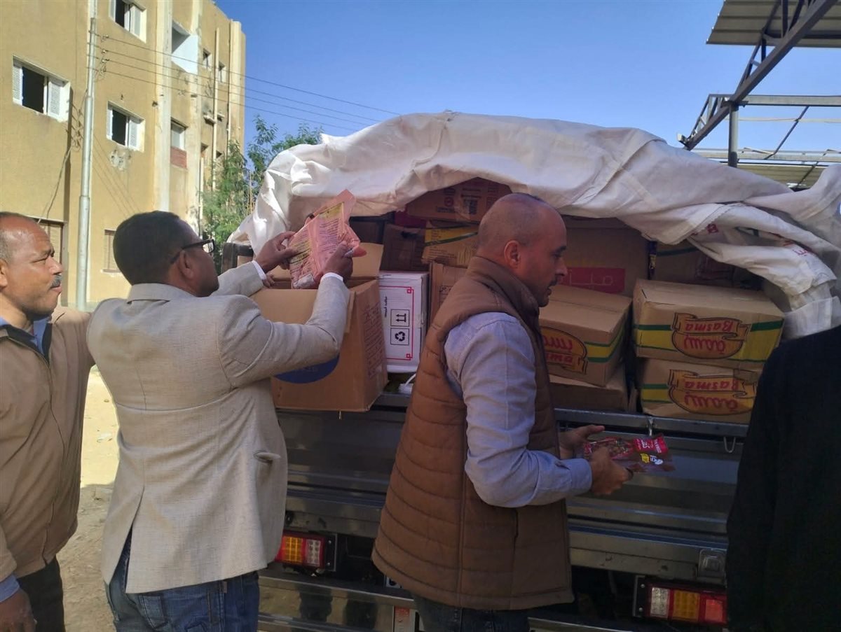 ضبط منتجات غذائية منتهية الصلاحية في حملة تموينية&nbsp;