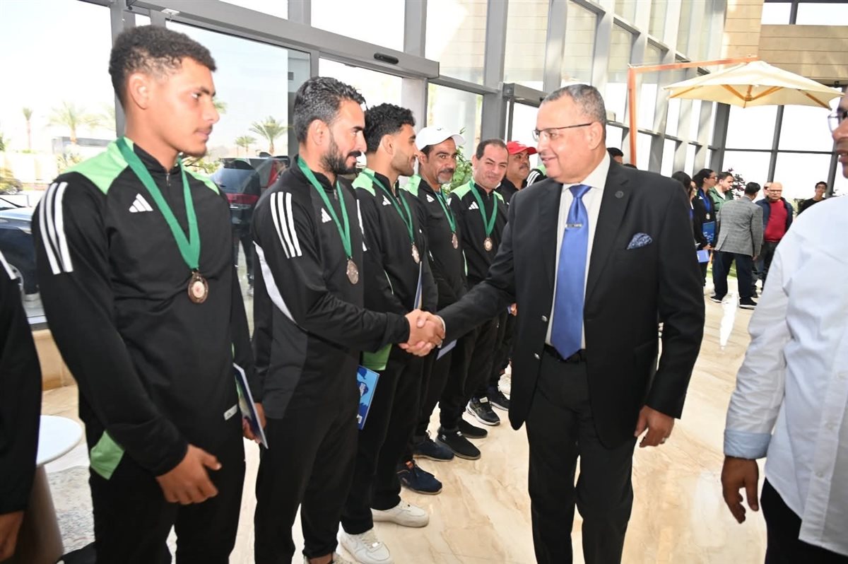 محافظ جنوب سيناء يكرم أبطال المحافظة الفائزين بالأولمبياد 