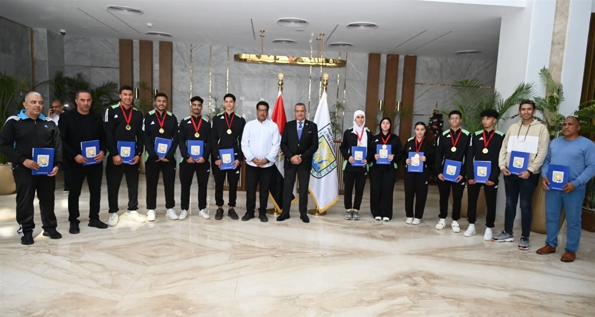 محافظ جنوب سيناء يكرم أبطال المحافظة الفائزين بالأولمبياد 